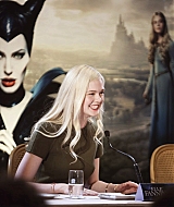 events_2014_06_05_maleficent_pressconference006.jpg
