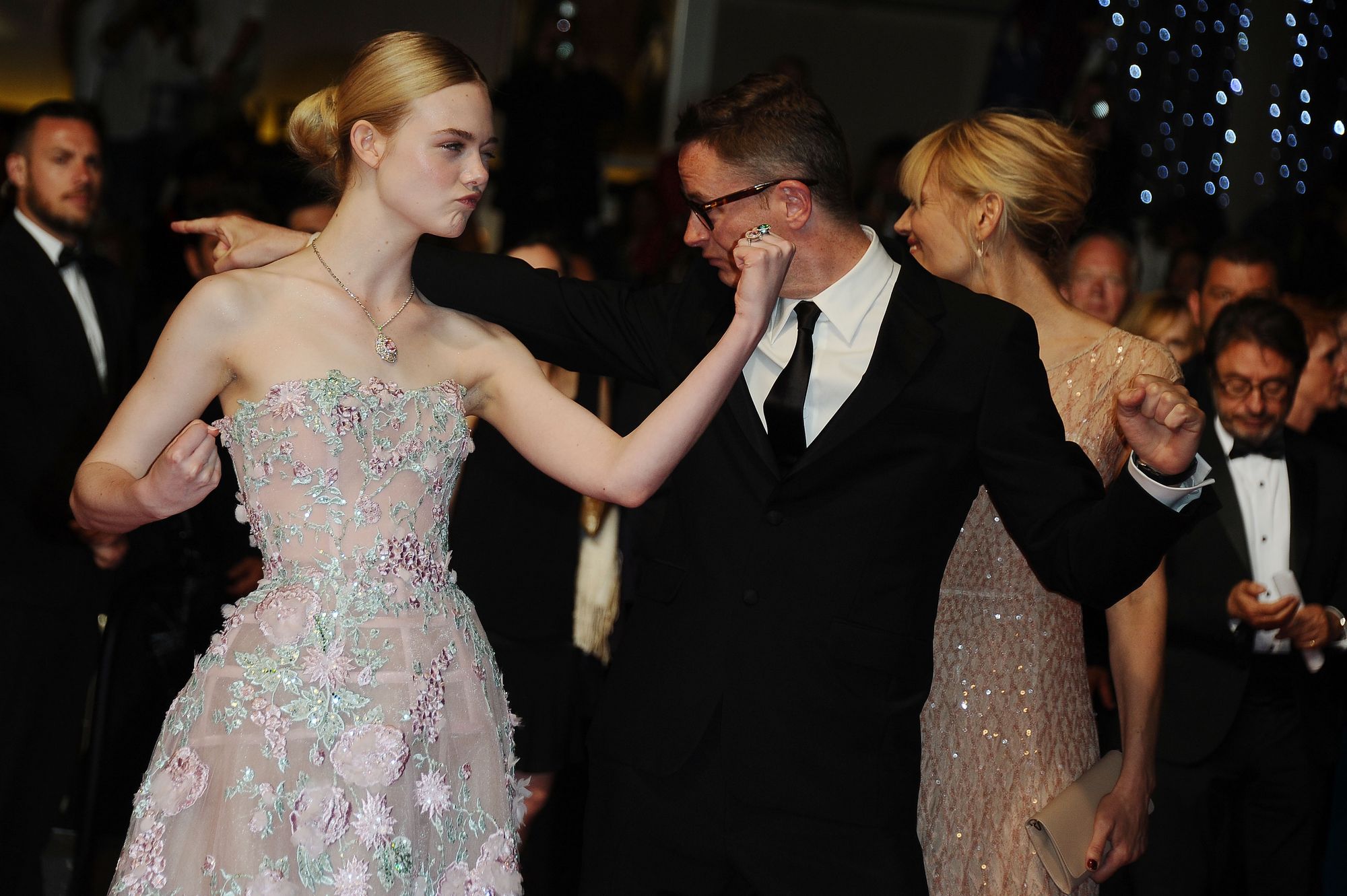 totally-elle-2016-neon-demon-cannes-premiere-031.jpg