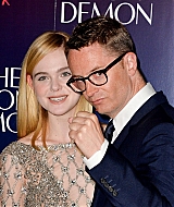totally-elle-2016-neon-demon-uk-premiere-077.jpg
