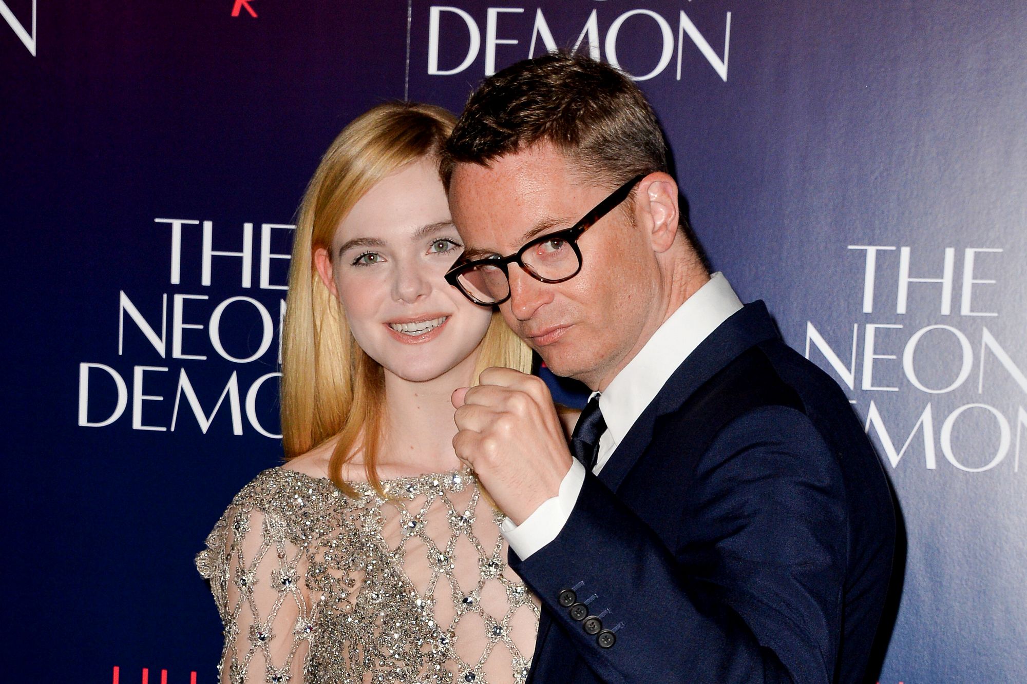 totally-elle-2016-neon-demon-uk-premiere-077.jpg
