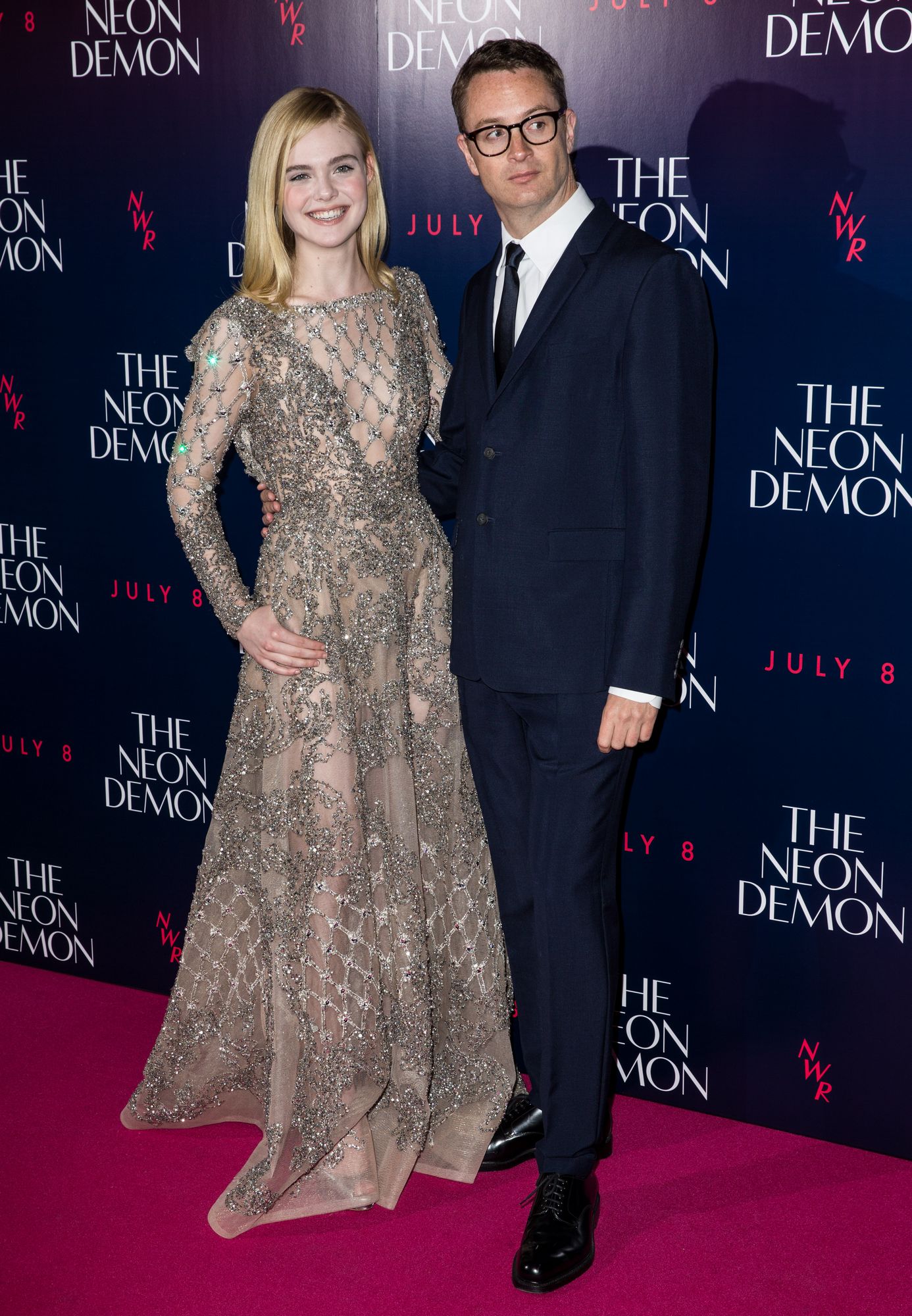 totally-elle-2016-neon-demon-uk-premiere-080.jpg