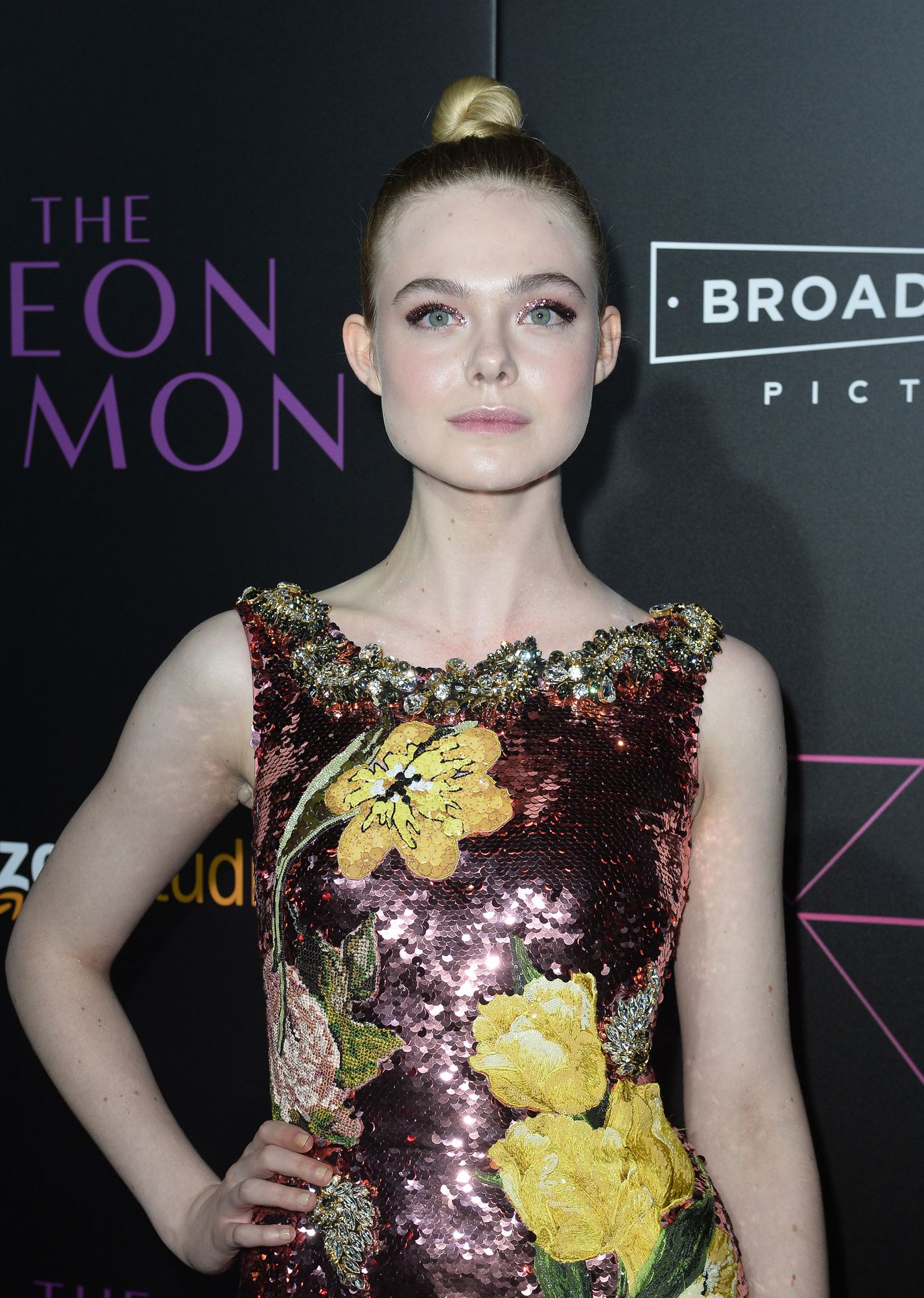 totally-elle-2016-neon-demon-la-premiere-302.jpg