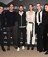 totally-elle-2017-sundance-sidneyhall-premiere-026.jpg