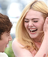 elle fanning, how to talk to girls at parties, photocall, cannes