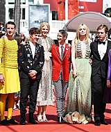 elle fanning, how to talk to girls at parties, premiere, cannes