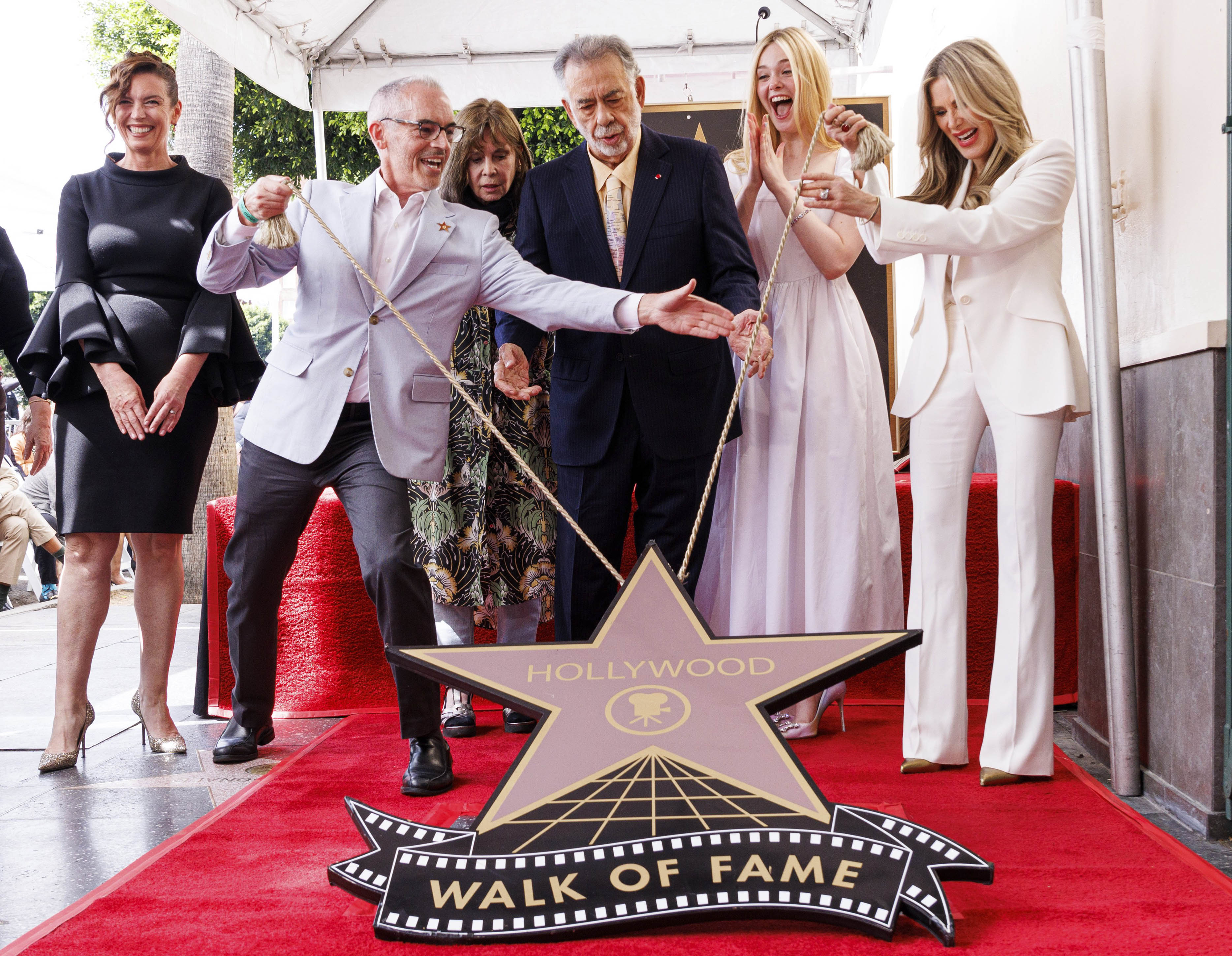 totallyelle-hollywoodwalkoffamestarceremony-013.png