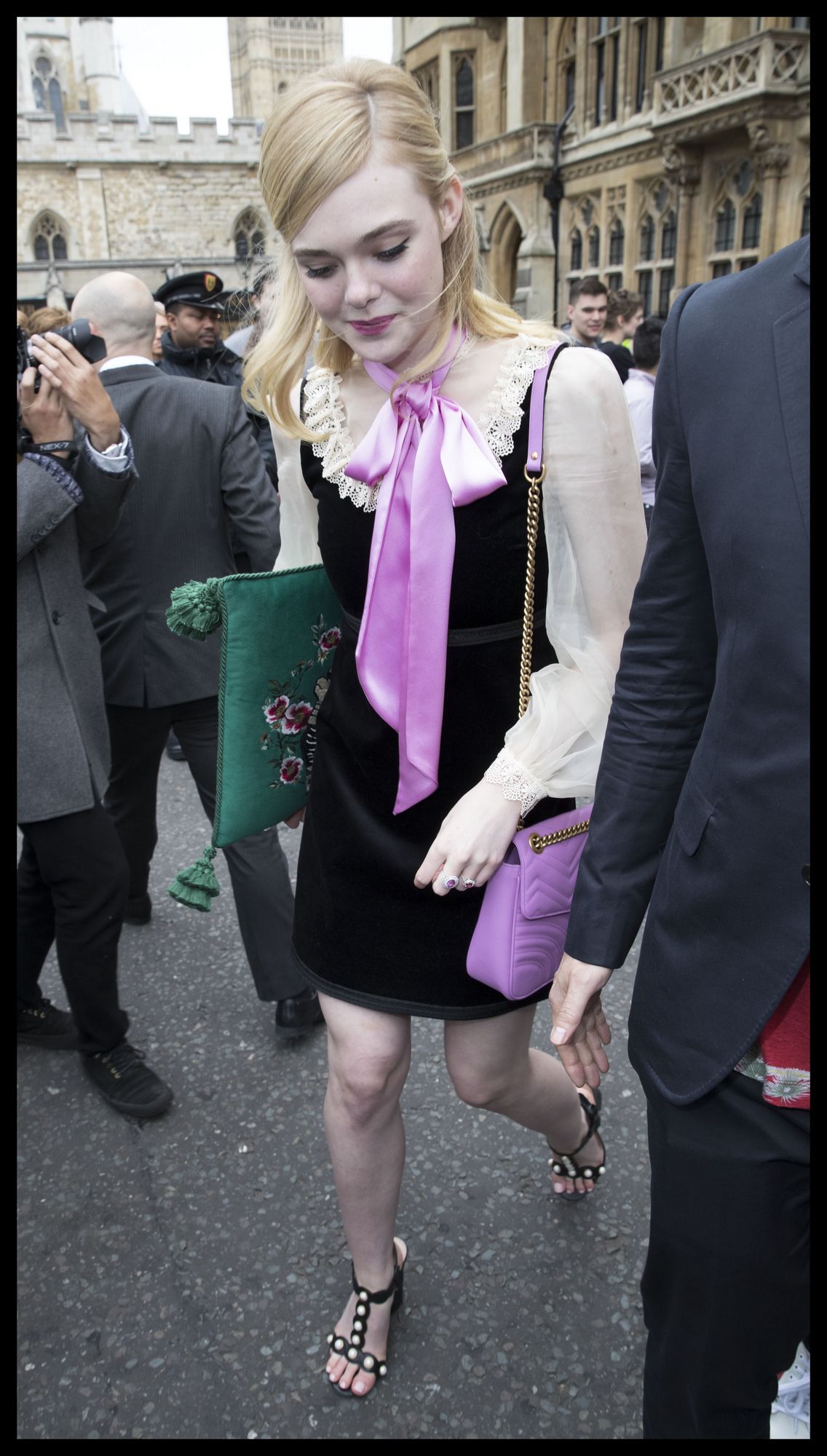 totally-elle-candid-2016-06-02-2-003.jpg