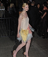 totally-elle-candid-2017-05-01-07.jpg
