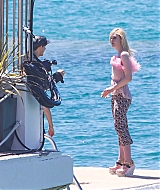 totallyelle-candid-2017-05-20-cannes-beach-photoshoot-060.jpg