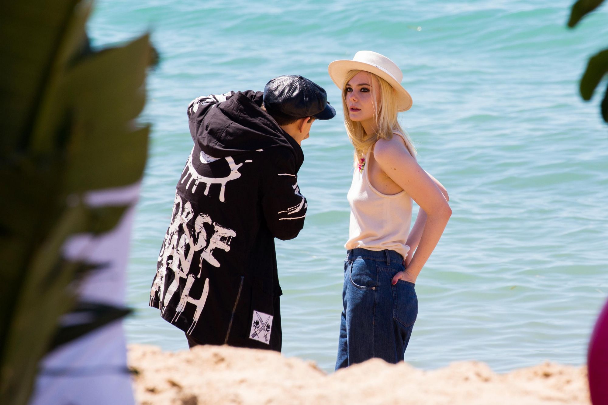 totallyelle-candid-2017-05-20-cannes-beach-photoshoot-014.jpg
