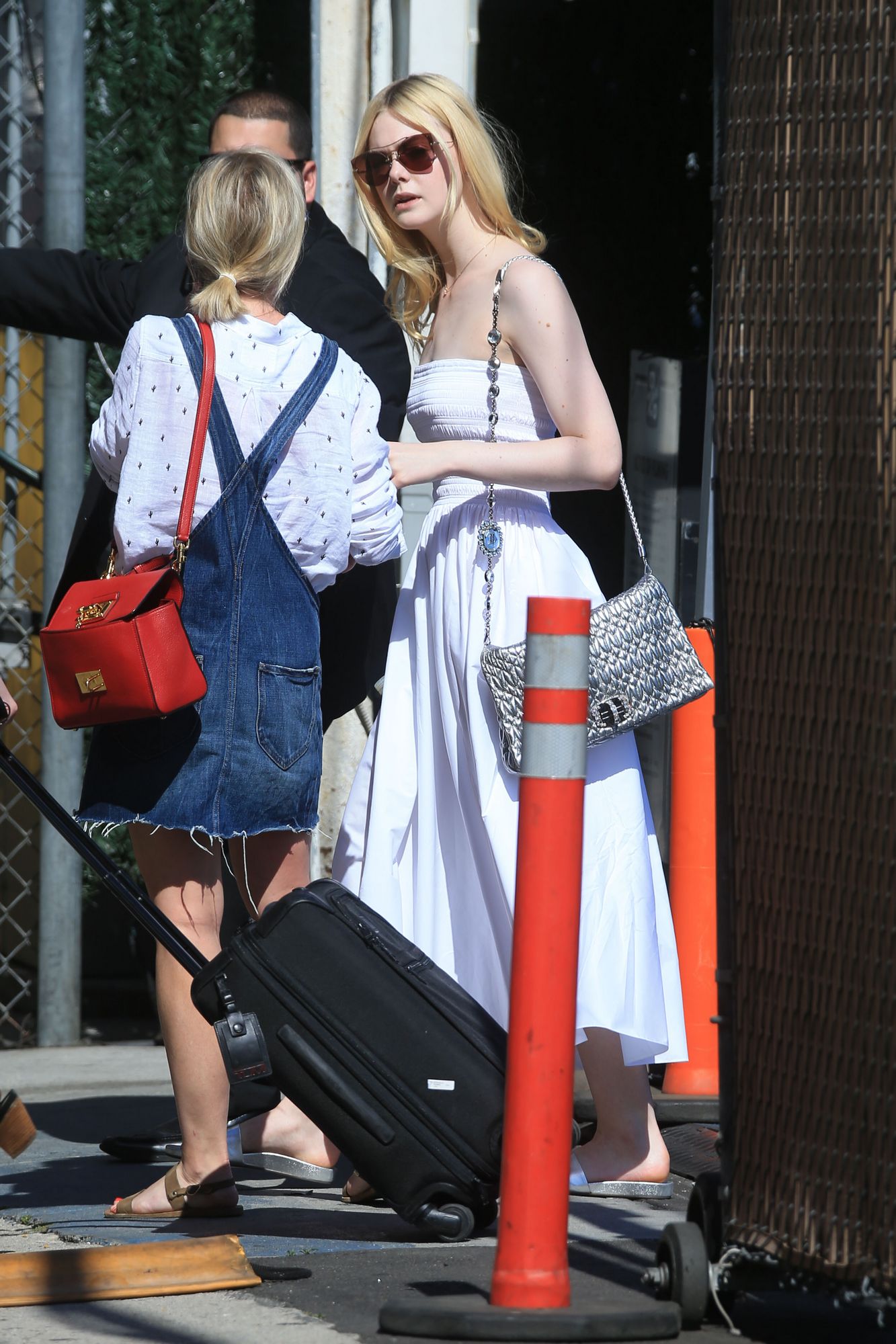 totallyelle-candid-2017-06-29-arriving-at-jimmy-kimmel-057.jpg