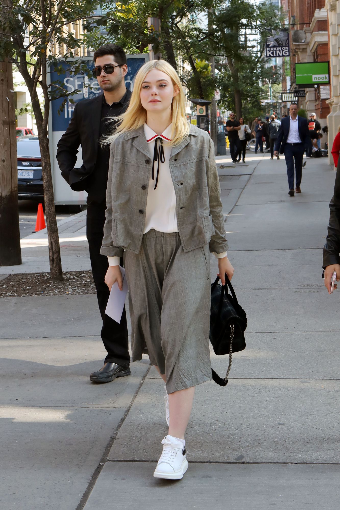 totallyelle-candid-2017-09-10-leaving-press-conference-tiff-006.jpg