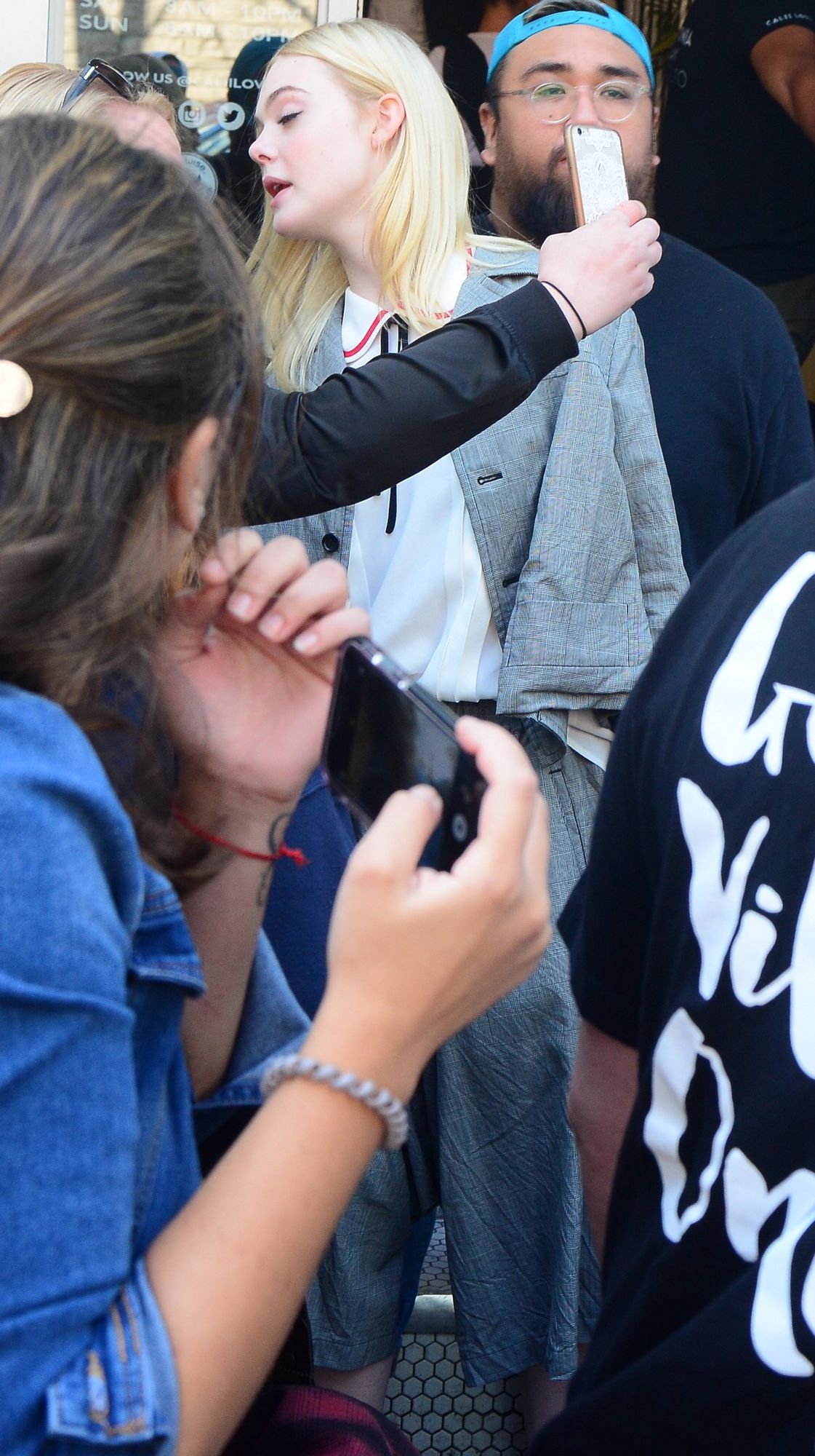 totallyelle-candid-2017-09-10-leaving-press-conference-tiff-014.jpg