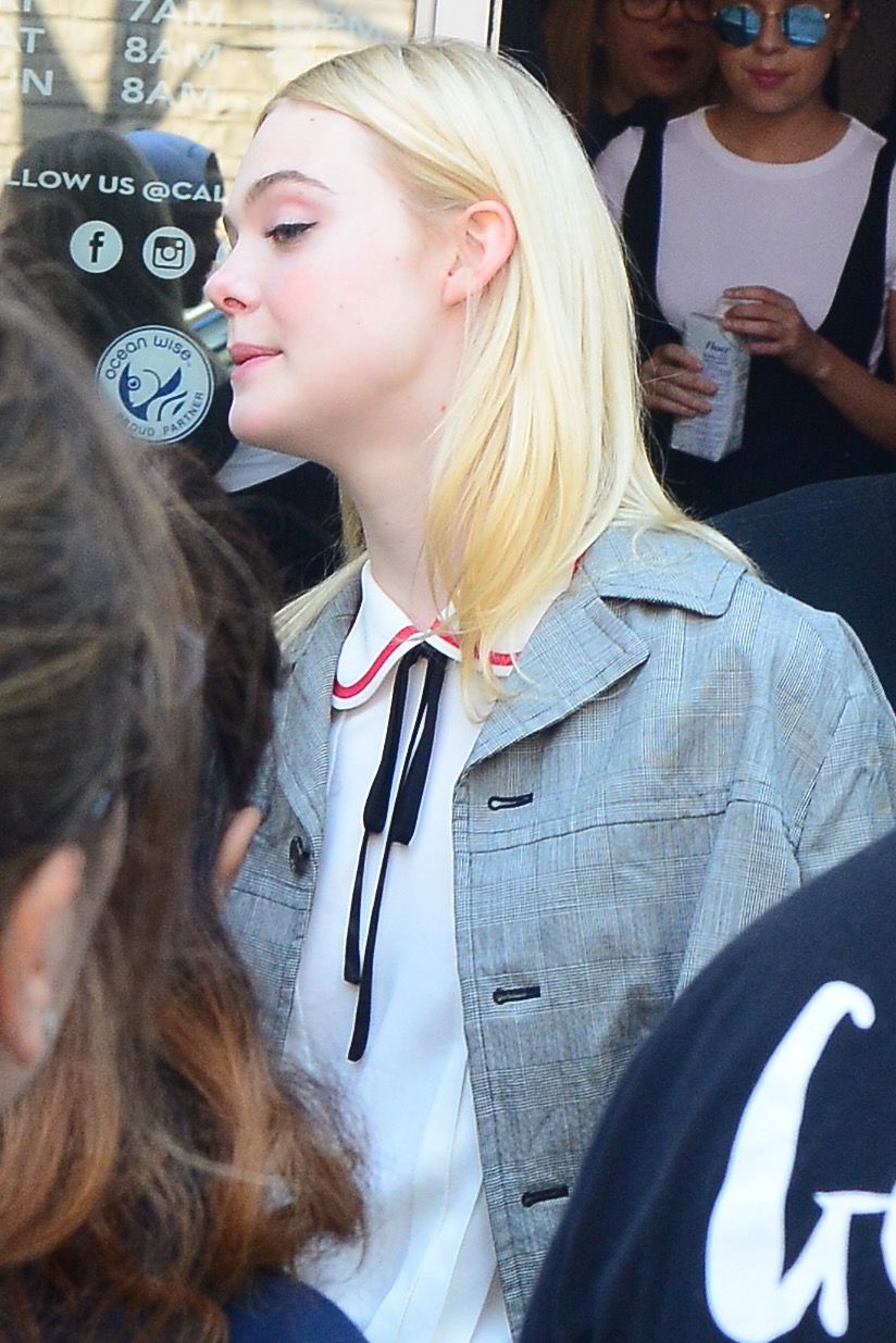 totallyelle-candid-2017-09-10-leaving-press-conference-tiff-015.jpg