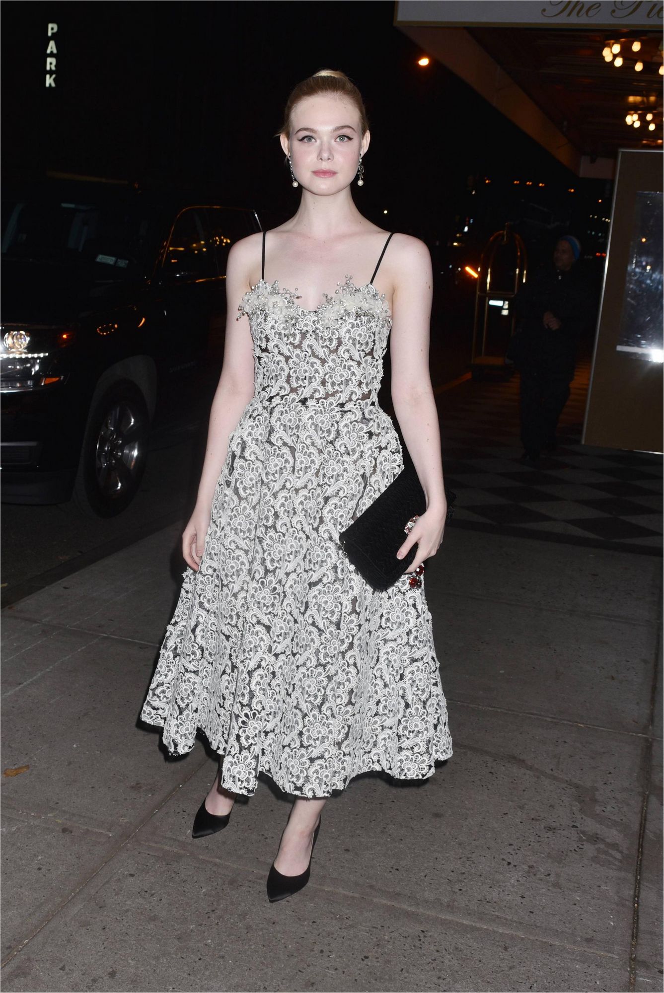 totallyelle-candid-2017-12-06-arriving-at-loreals-event-007.jpg