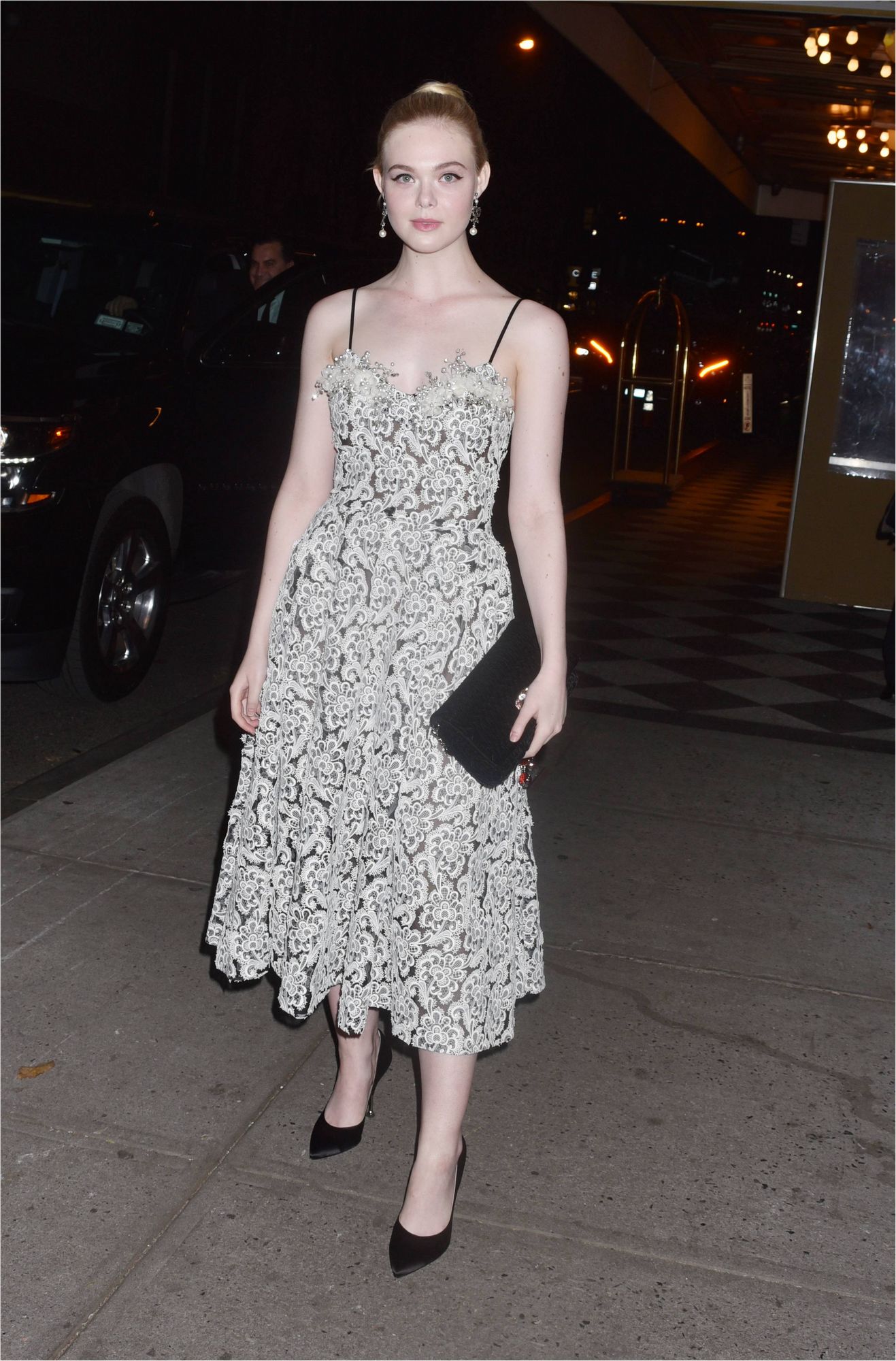 totallyelle-candid-2017-12-06-arriving-at-loreals-event-008.jpg