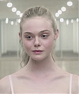 totally-elle-neon-demon-clip-001.jpg