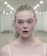 totally-elle-neon-demon-clip-003.jpg