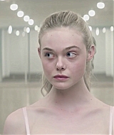 totally-elle-neon-demon-clip-004.jpg