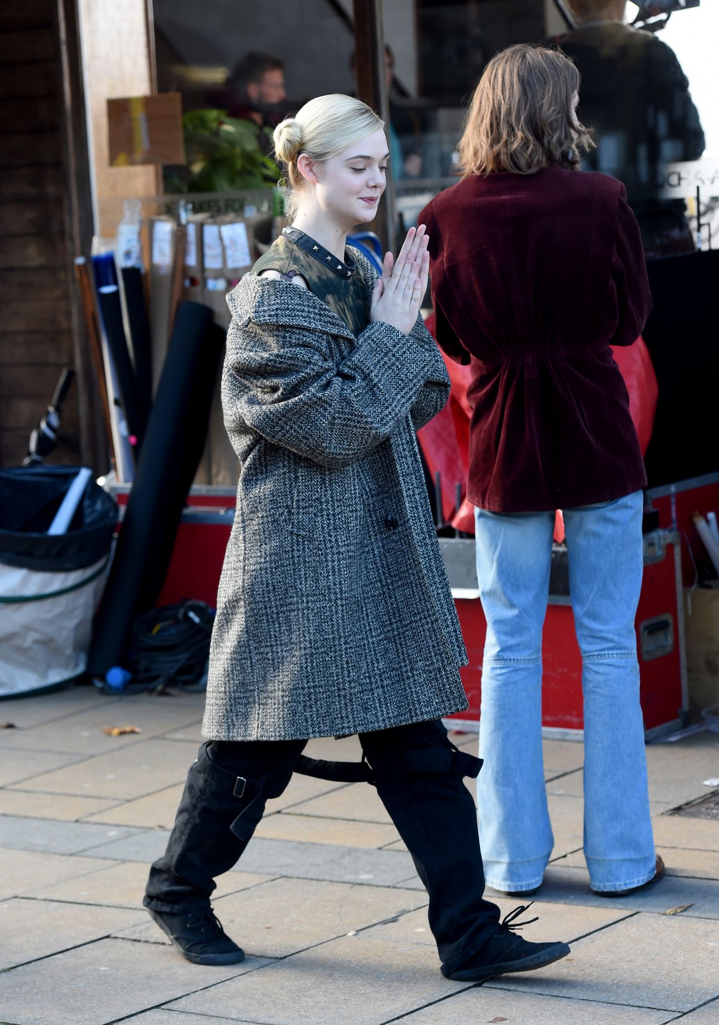 totally-elle-howtotalk-set-20151113-003.jpg