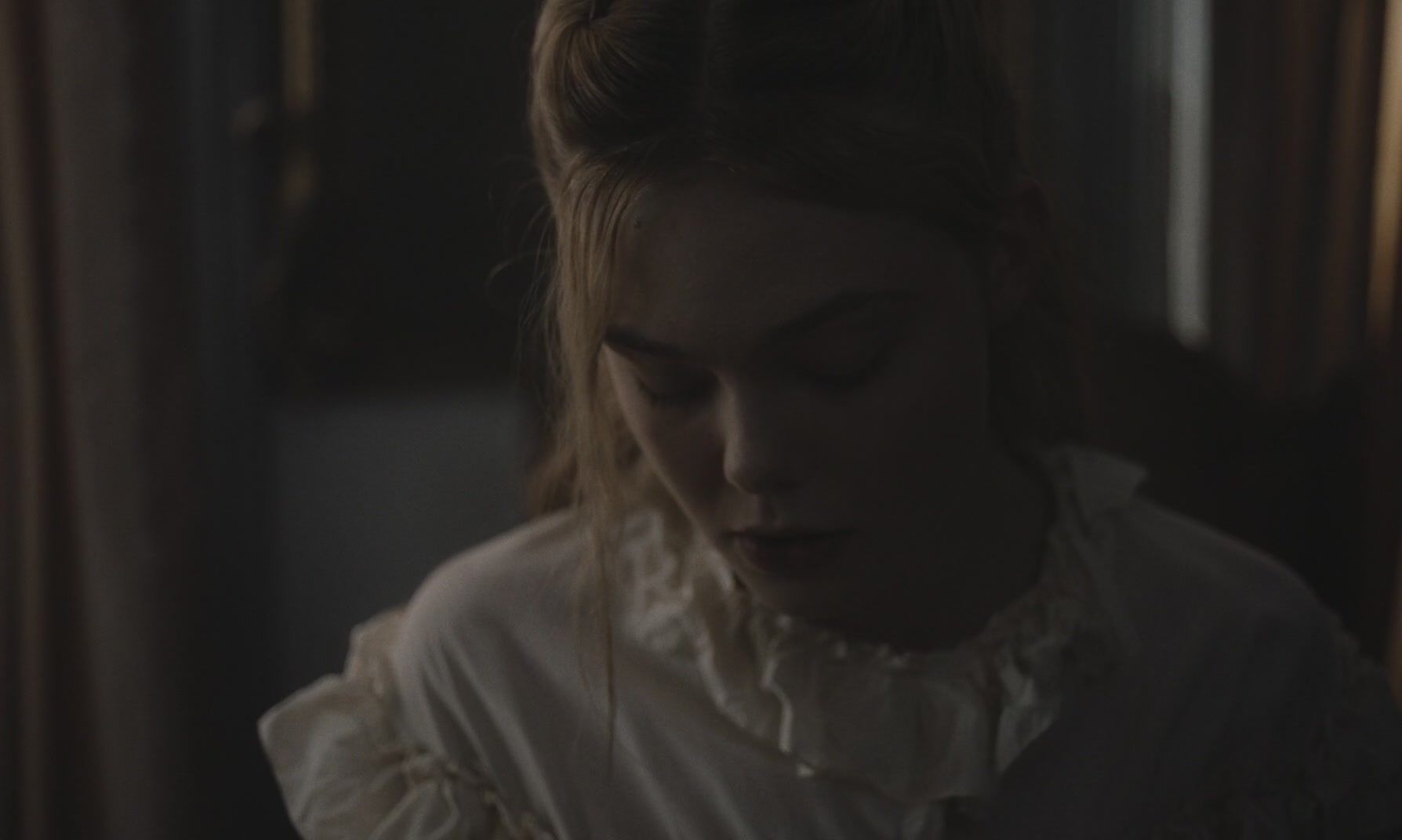 totallyelle-thebeguiled-screencaptures-153.jpg