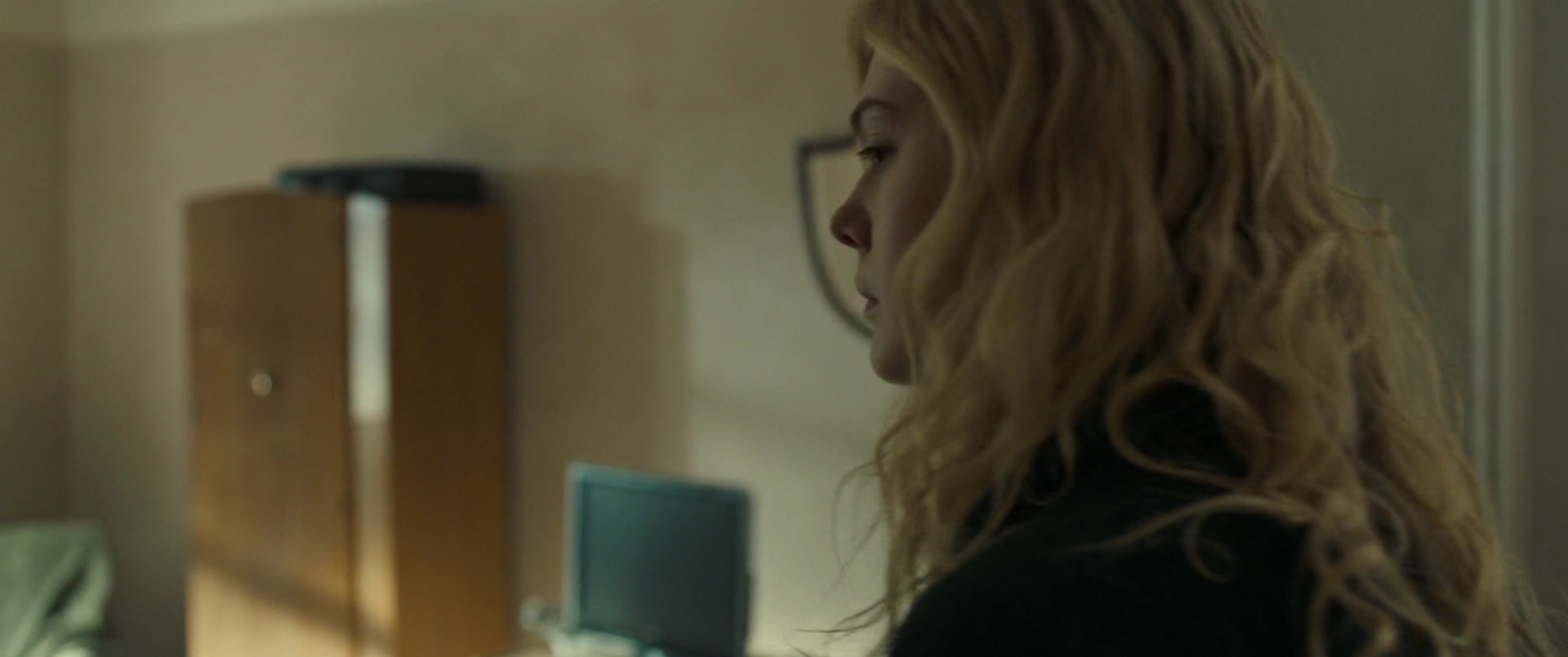totallyelle-theroadsnottaken-moviescreencaptures-00130.jpg