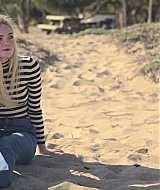 ellefanning_gingerrosa_1300.jpg