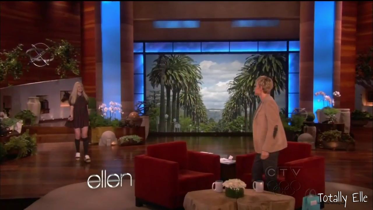 interviews_theellendegeneresshow2012Screencaps0044.jpg