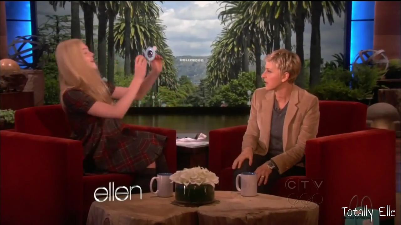 interviews_theellendegeneresshow2012Screencaps0568.jpg
