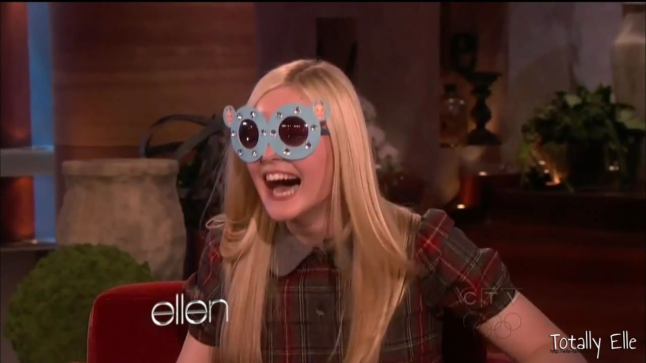 interviews_theellendegeneresshow2012Screencaps0583.jpg
