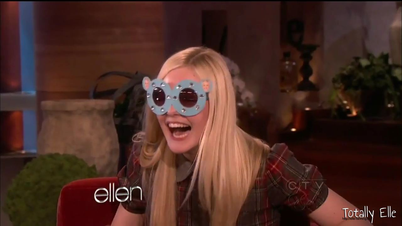 interviews_theellendegeneresshow2012Screencaps0584.jpg