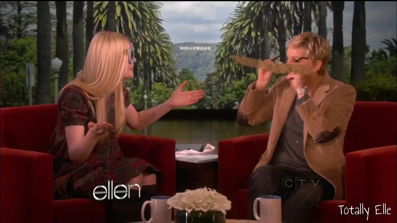 interviews_theellendegeneresshow2012Screencaps0617.jpg