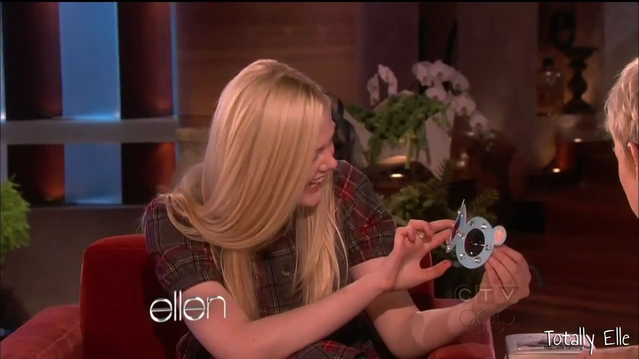 interviews_theellendegeneresshow2012Screencaps0652.jpg