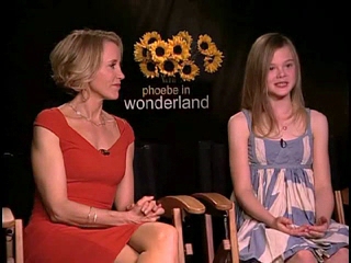 events_screencaps_phoebepressconference072.jpg