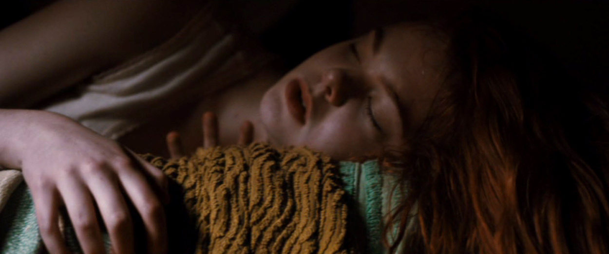 ellefanning_gingerrosa_2560.jpg