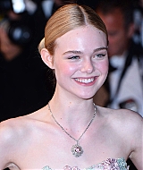 totally-elle-2016-neon-demon-cannes-premiere-286.jpg