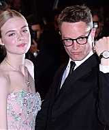 totally-elle-2016-neon-demon-cannes-premiere-294.jpg