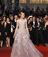 totally-elle-2016-neon-demon-cannes-premiere-314.jpg