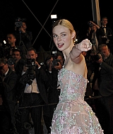 totally-elle-2016-neon-demon-cannes-premiere-351.jpg