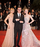 totally-elle-2016-neon-demon-cannes-premiere-472.jpg