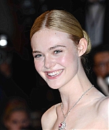 totally-elle-2016-neon-demon-cannes-premiere-513.jpg