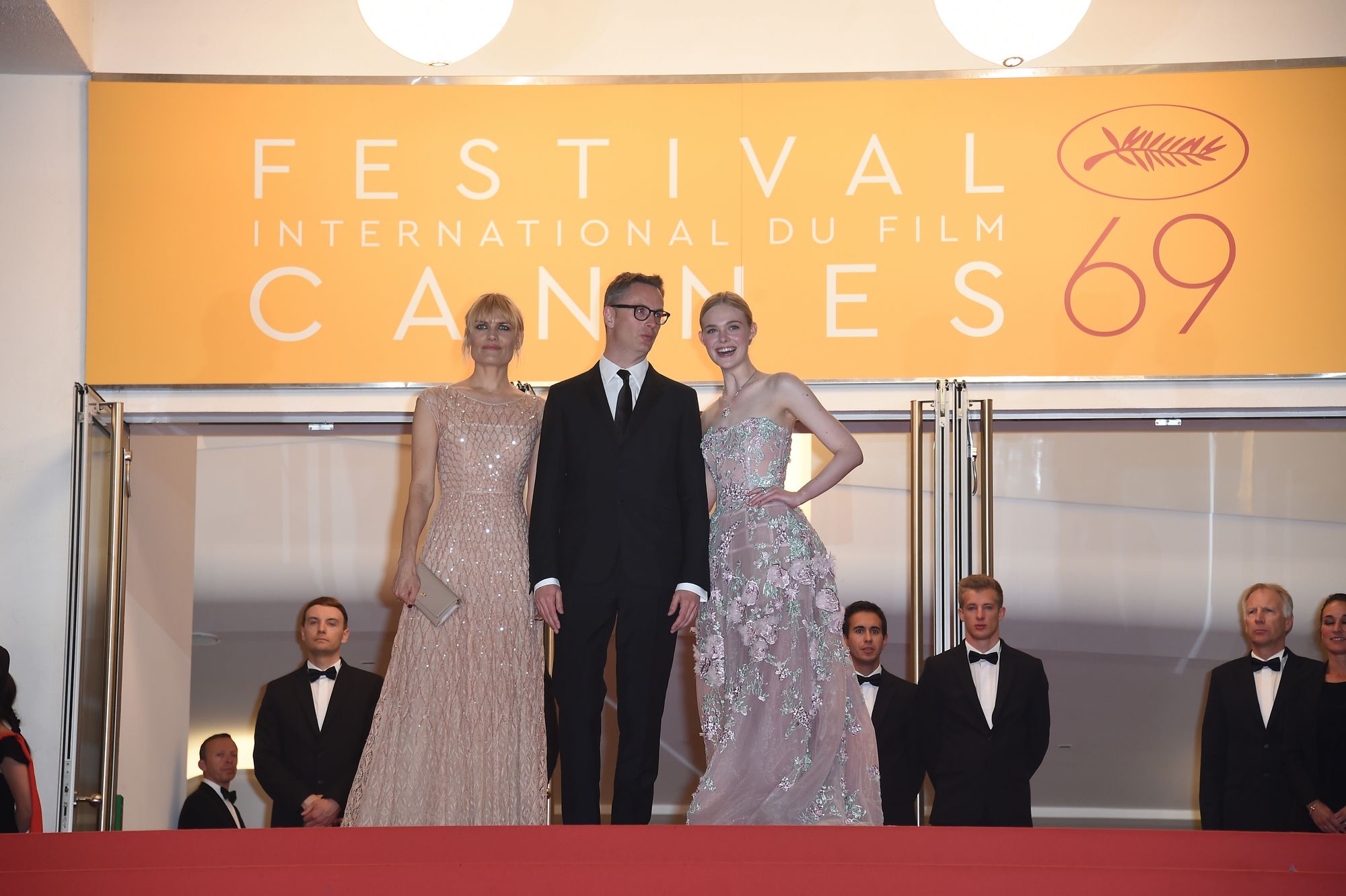 totally-elle-2016-neon-demon-cannes-premiere-023.jpg