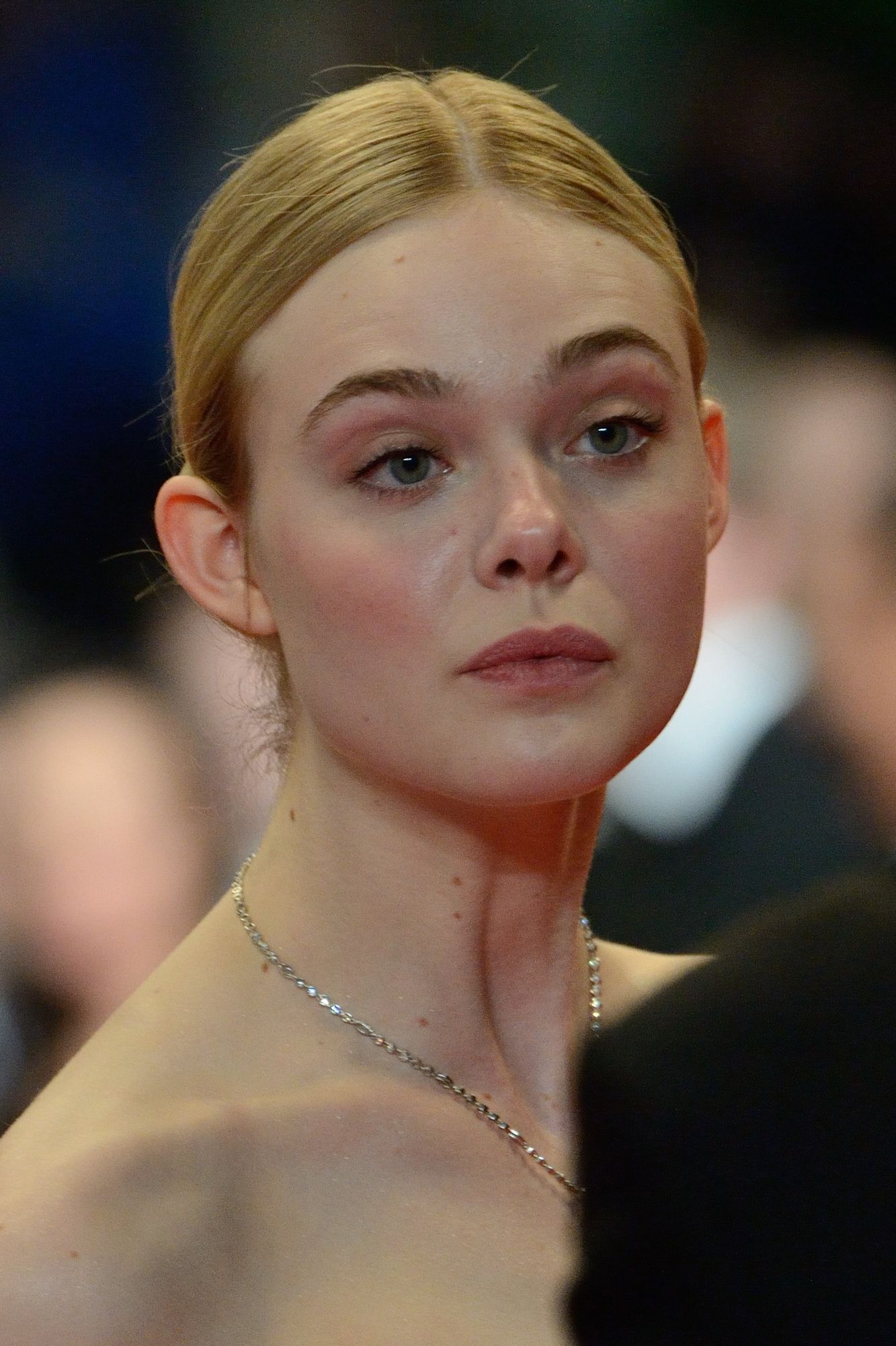 totally-elle-2016-neon-demon-cannes-premiere-074.jpg