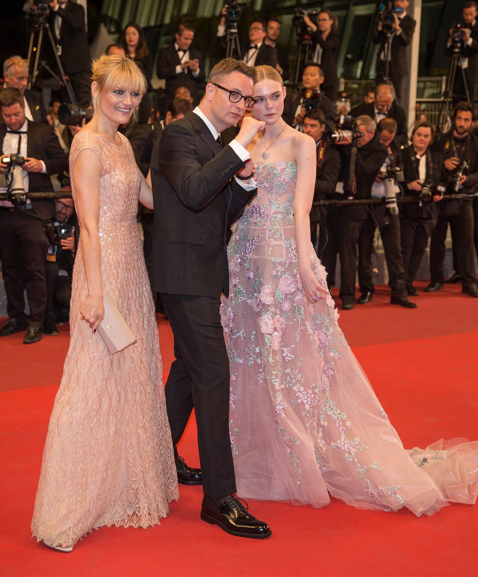 totally-elle-2016-neon-demon-cannes-premiere-122.jpg