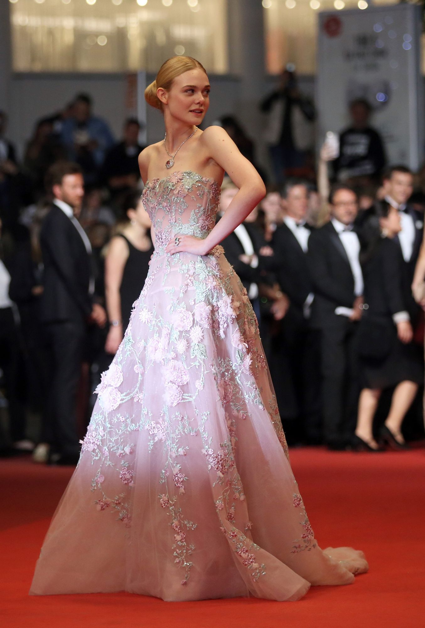 totally-elle-2016-neon-demon-cannes-premiere-187.jpg