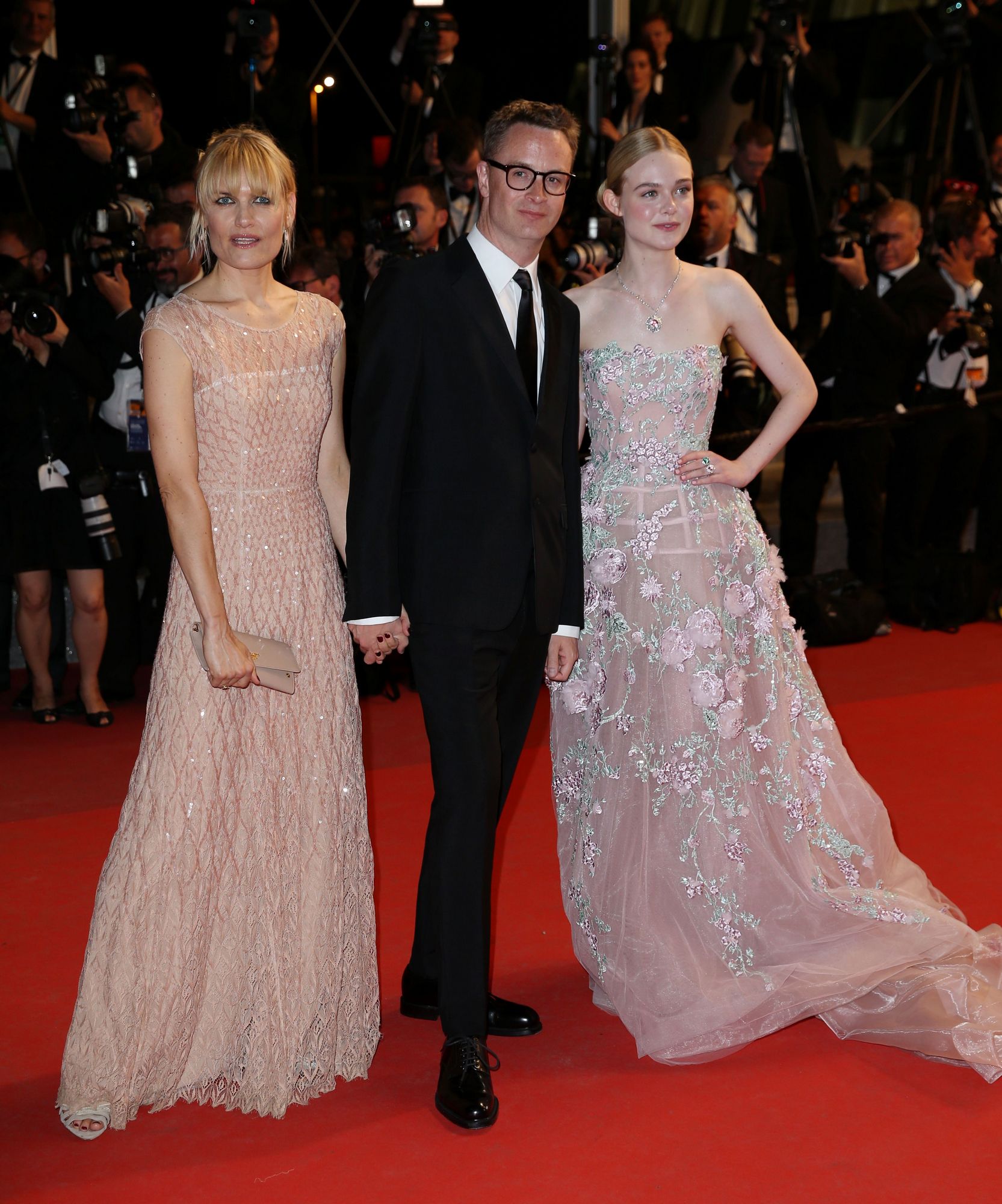 totally-elle-2016-neon-demon-cannes-premiere-192.jpg