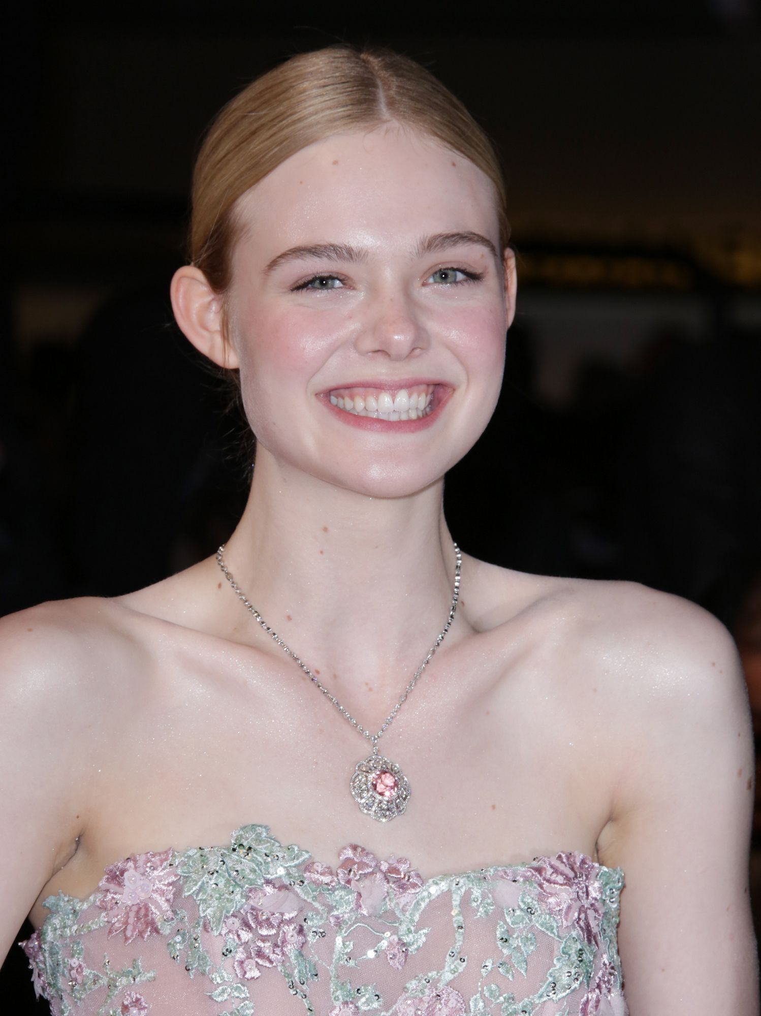totally-elle-2016-neon-demon-cannes-premiere-247.jpg