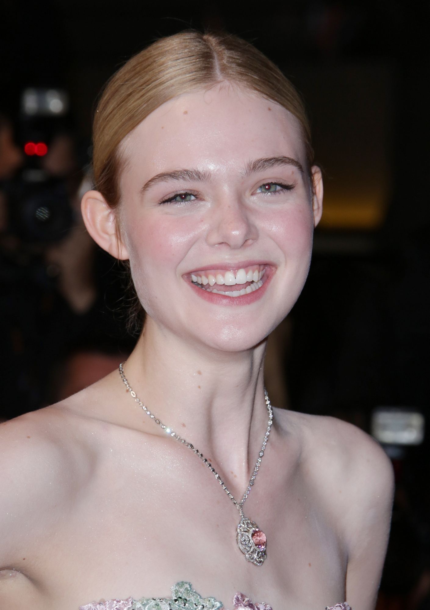 totally-elle-2016-neon-demon-cannes-premiere-251.jpg