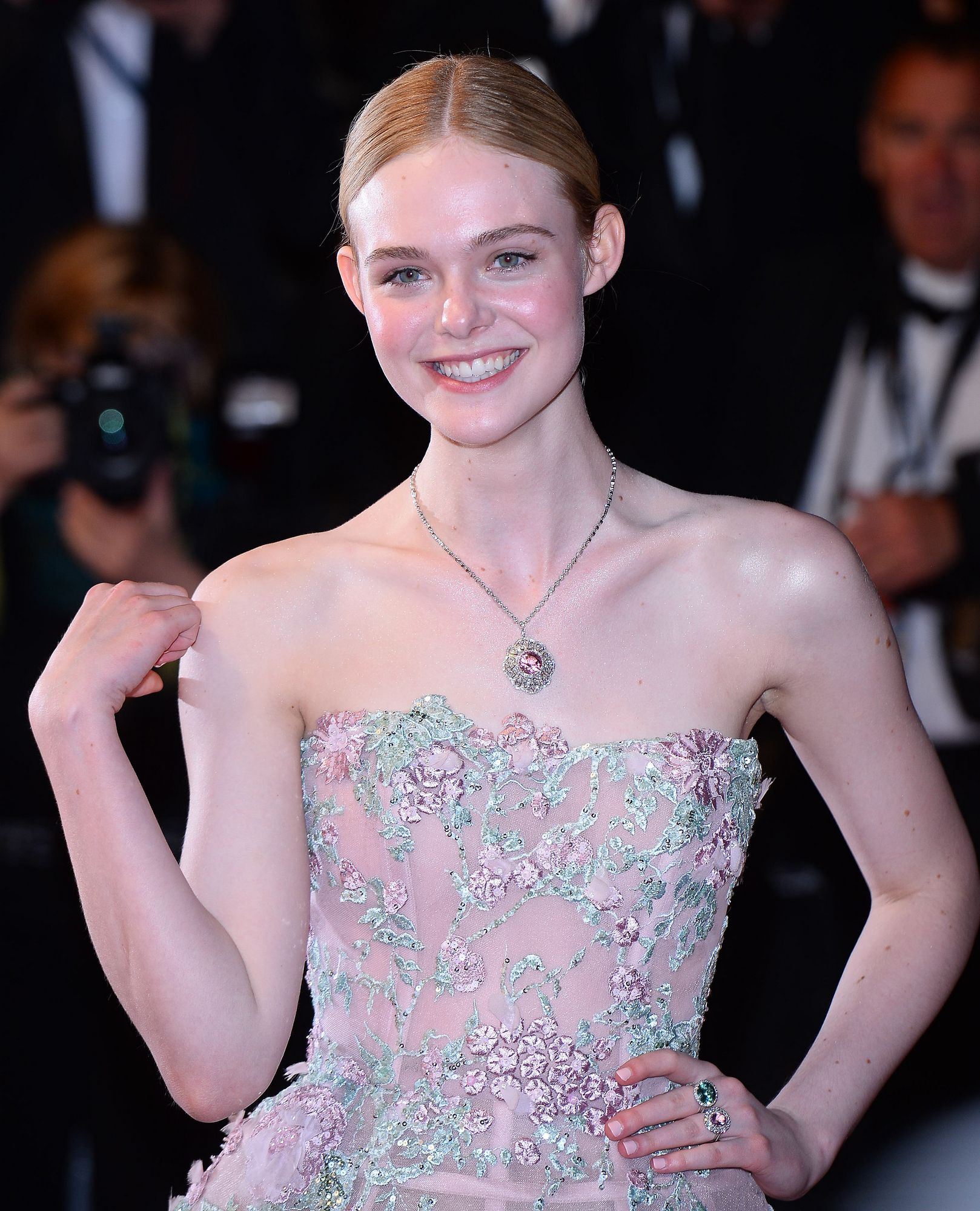 totally-elle-2016-neon-demon-cannes-premiere-288.jpg