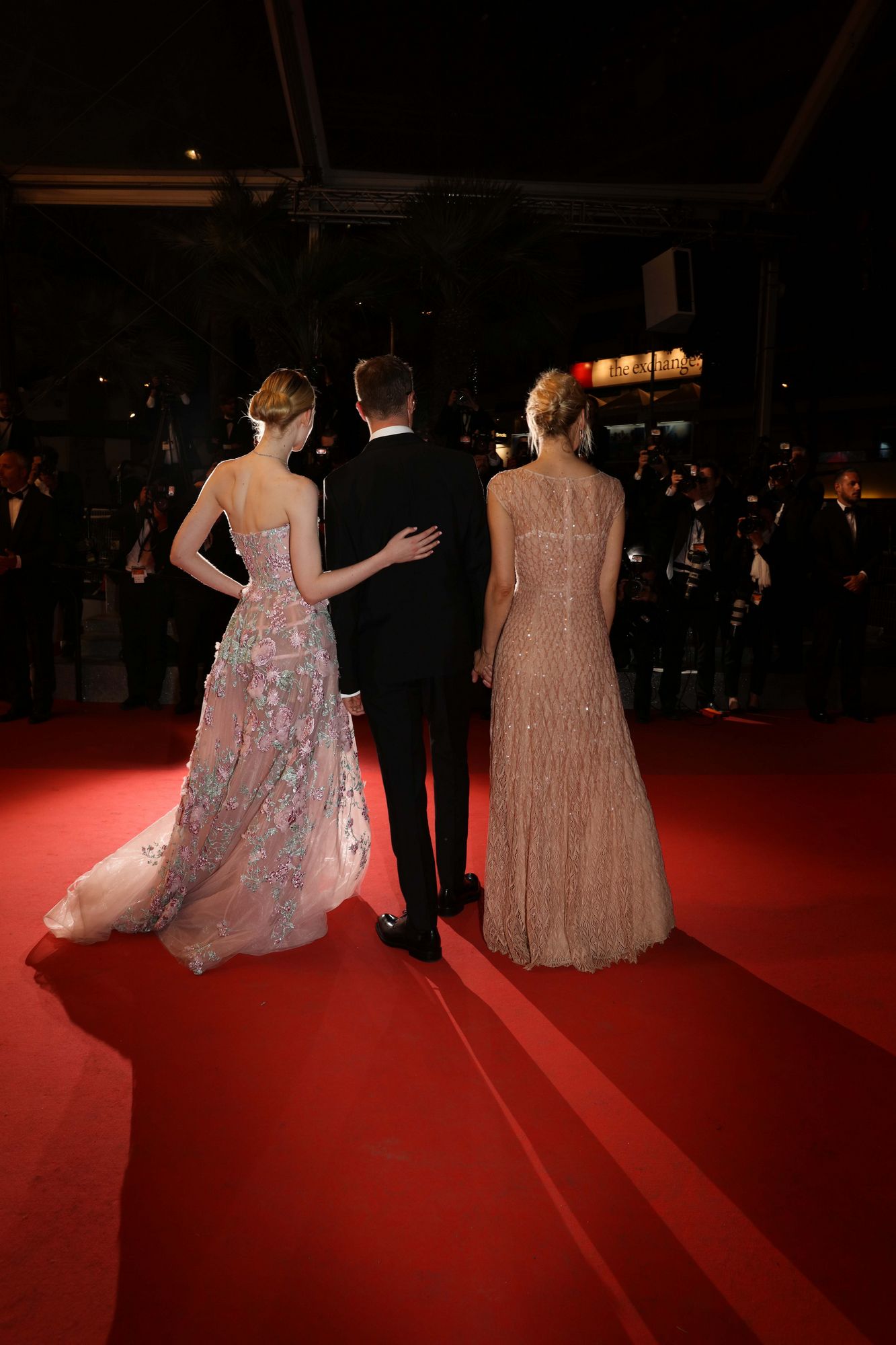 totally-elle-2016-neon-demon-cannes-premiere-412.jpg